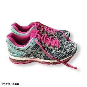 dynamic duomax sneakers